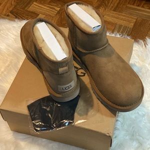 Chesnut Classic Ugg mini Boots with free m…
